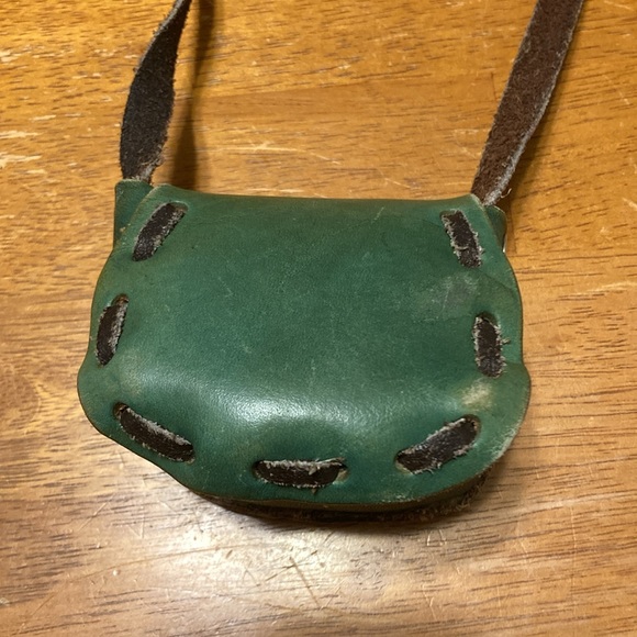 Vintage Mexico Mini Tooled Leather Coin Purse Floral Green Small Handbag Strap - Picture 4 of 10